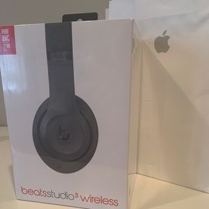 BEATSSTUDIO wireless for sale